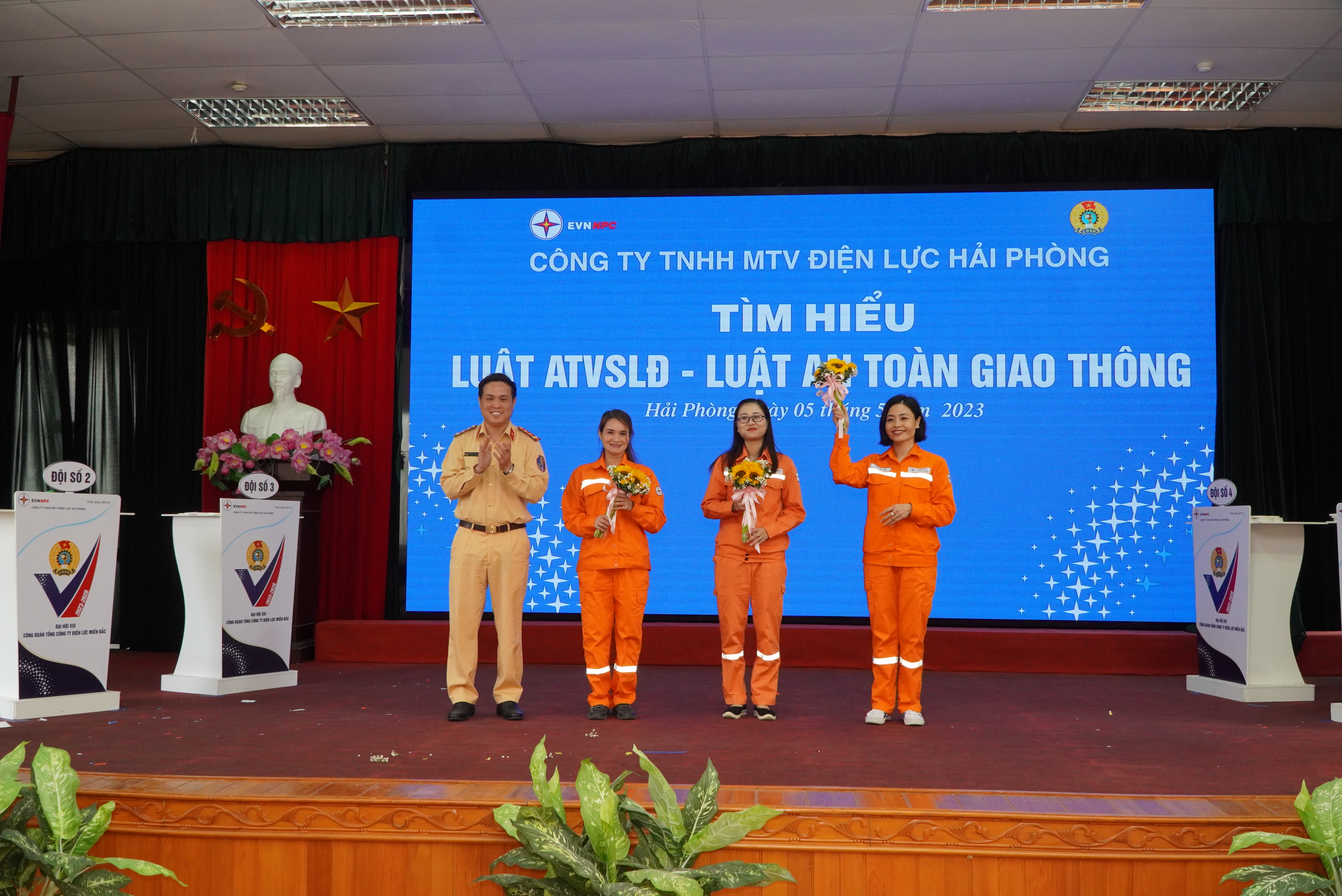 Phòng CSGT đường bộ, đường sắt: Phối hợp tổ chức cuộc thi  “Tìm hiểu Luật giao thông đường bộ và Luật an toàn VSLĐ” tại Công ty TNHH MTV Điện Lực